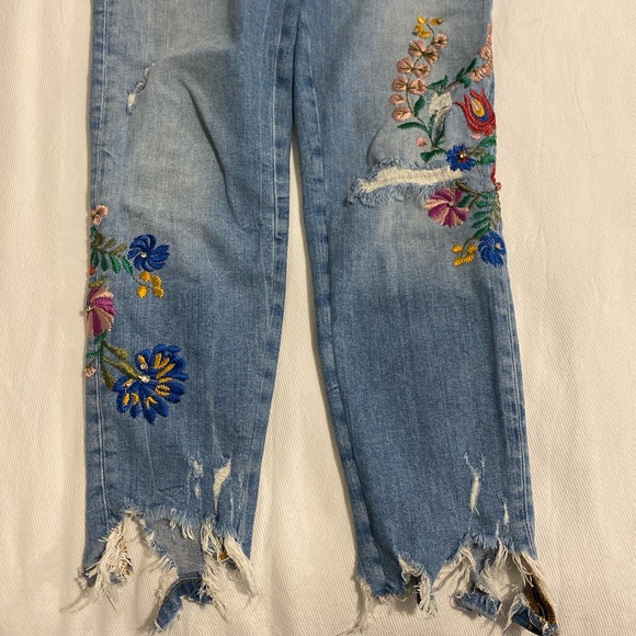 Ripped Jeans with flowers - Zara - Size 2/34 - Picture 4 of 5